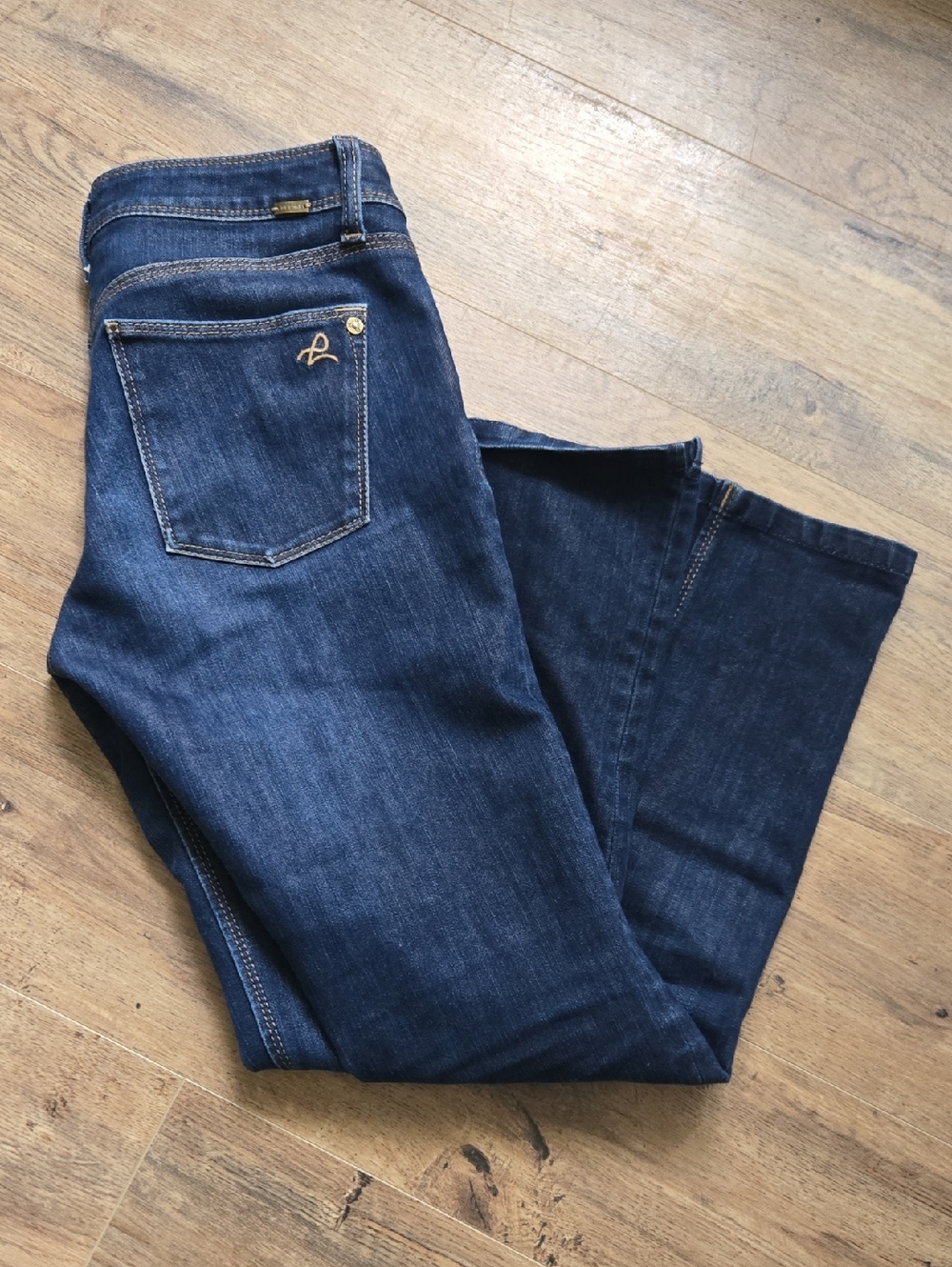 DL1961 Women's Jeans with Subtle Pocket Logo